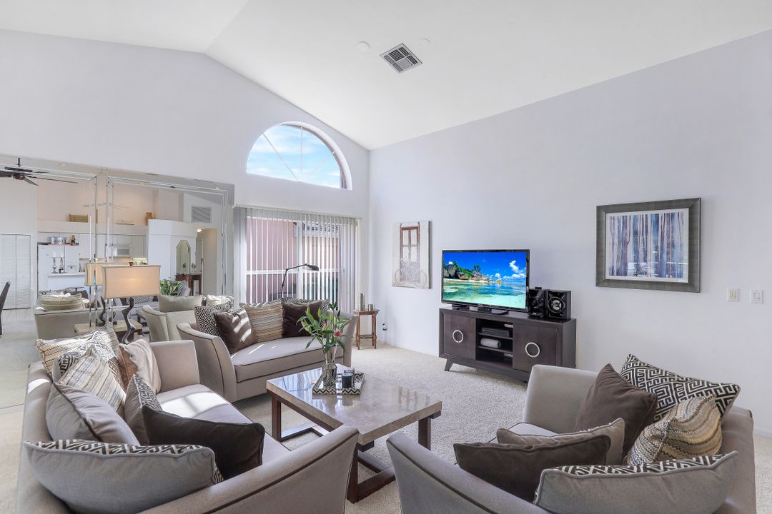 1812 Piccadilly Circus, Naples, FL 34112