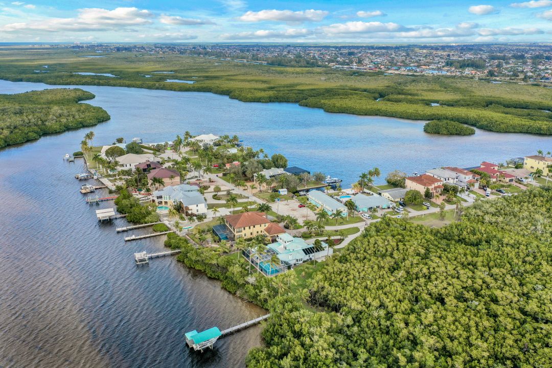 12201 Shoreview Dr, Matlacha, FL 33993