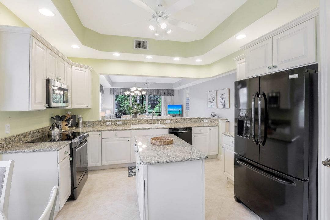 7842 Hawthorne Dr #1701, Naples, FL 34113
