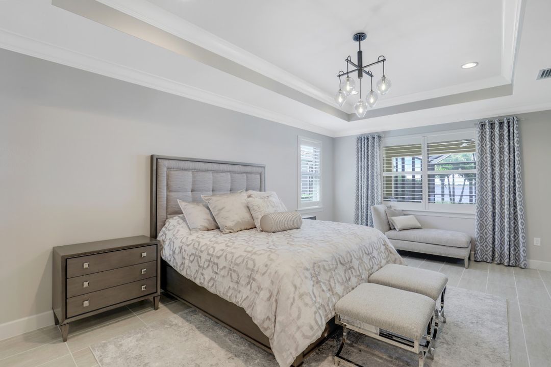 9273 Quarry Dr, Naples, FL 34120