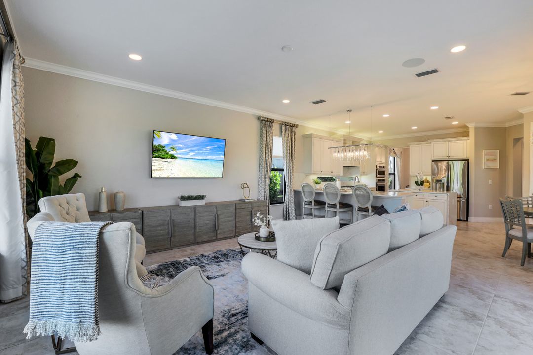 2827 Thunder Bay Circle, Naples, FL 34119