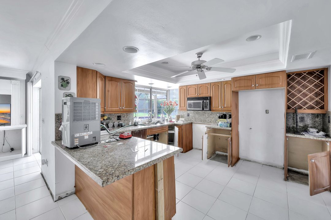 3000 Crayton Rd, Naples, FL 34103