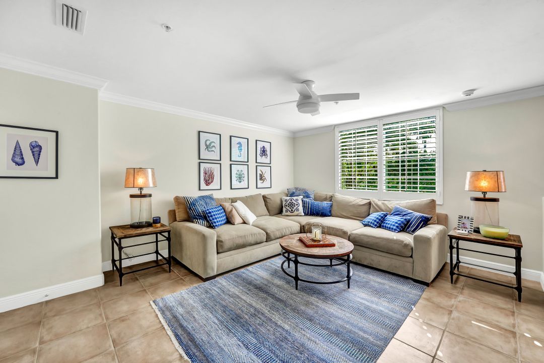 431 4th Ave S, Naples, FL 34102