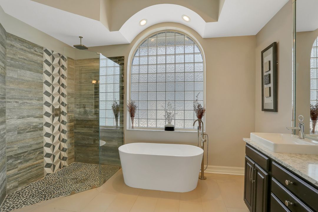 2892 Coco Lakes Pl, Naples, FL 34105