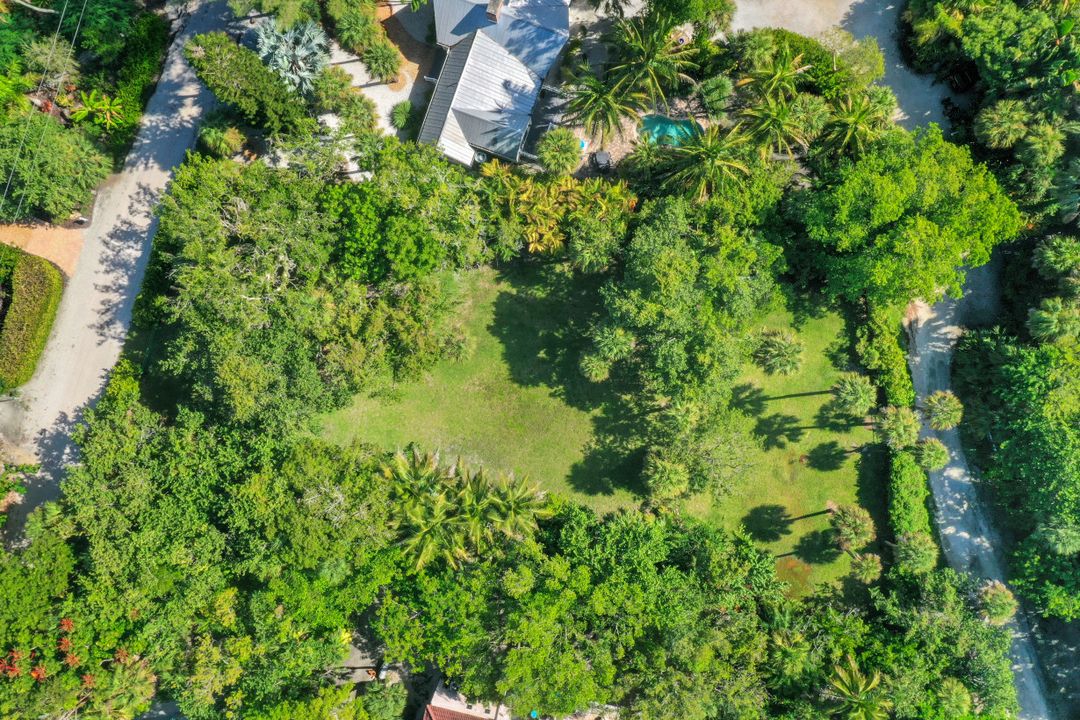 2562 Coconut Dr, Sanibel, FL 33957