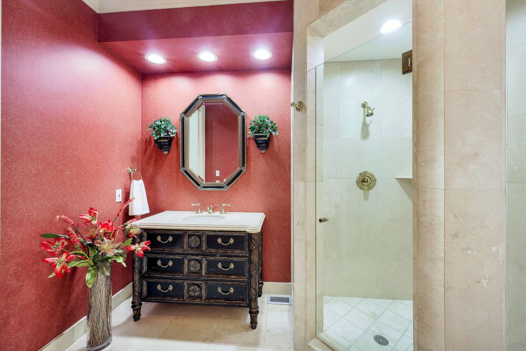 925 Spyglass Ln, Naples, FL 34102