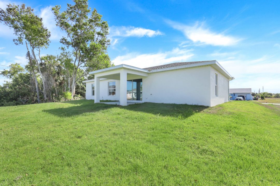 2604 NE 5th Ave, Cape Coral, FL 33909