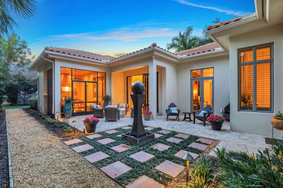 2086 Torino Way, Naples, FL 34105