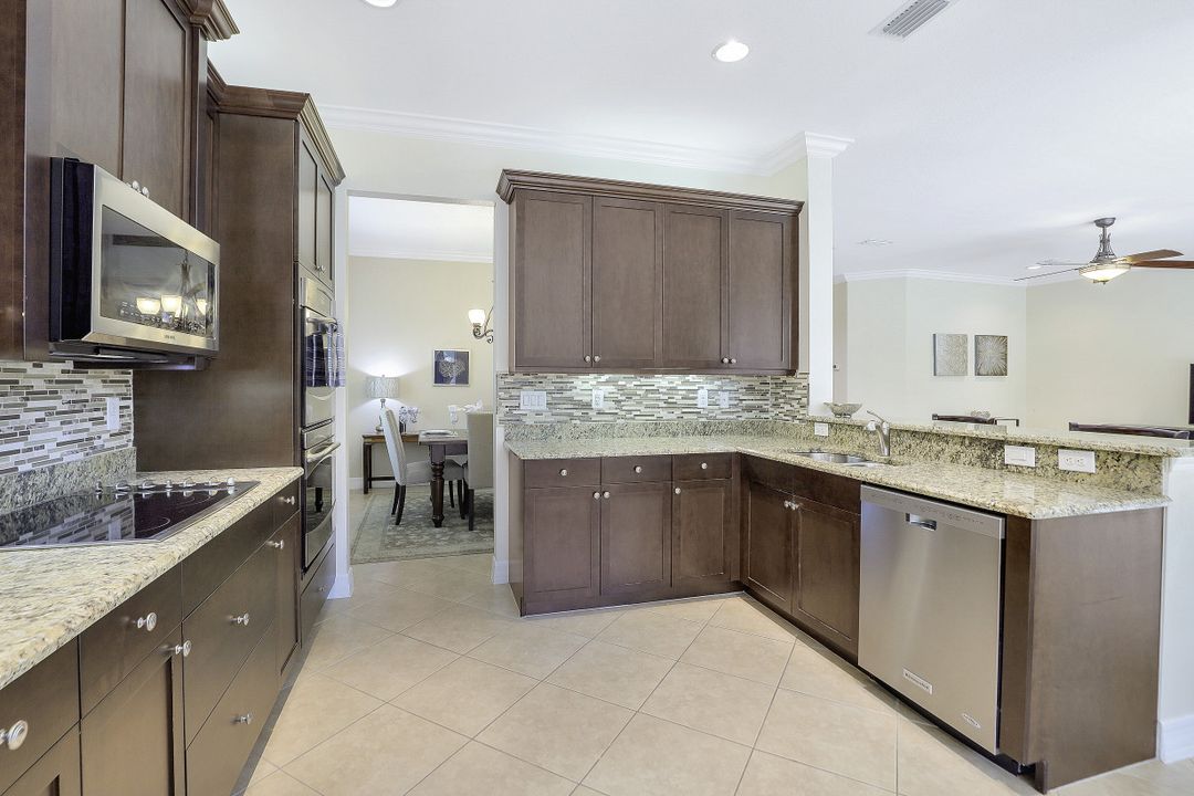 3896 Gibralter Dr, Naples, FL 34119