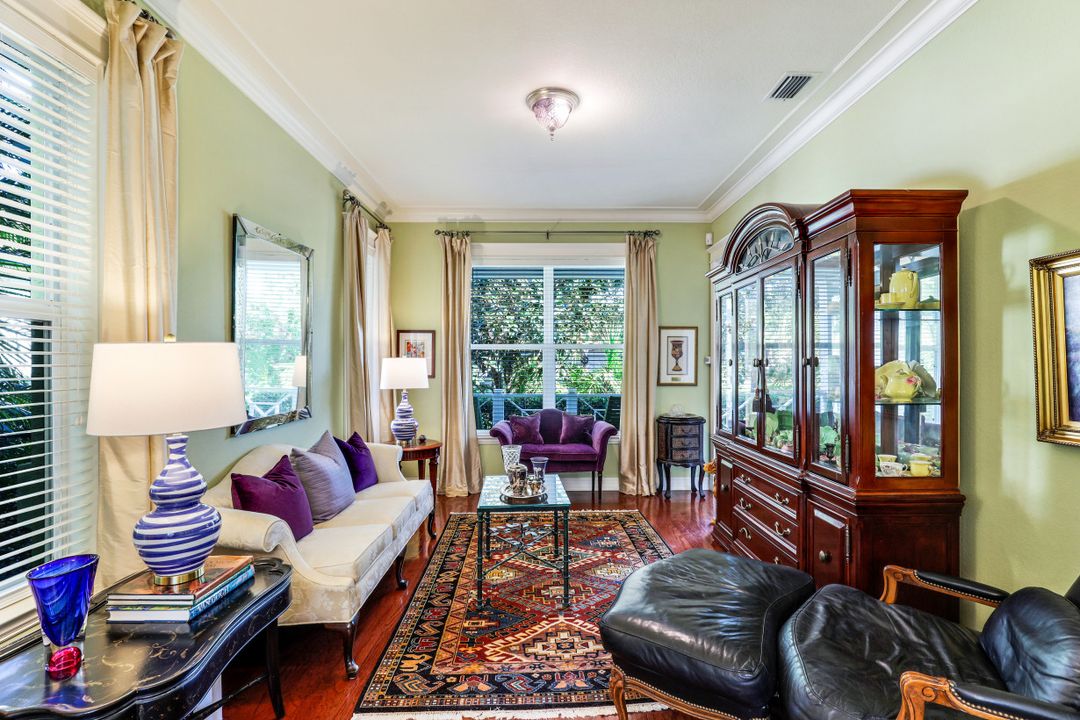 2850 Coach House Way, Naples, FL 34105