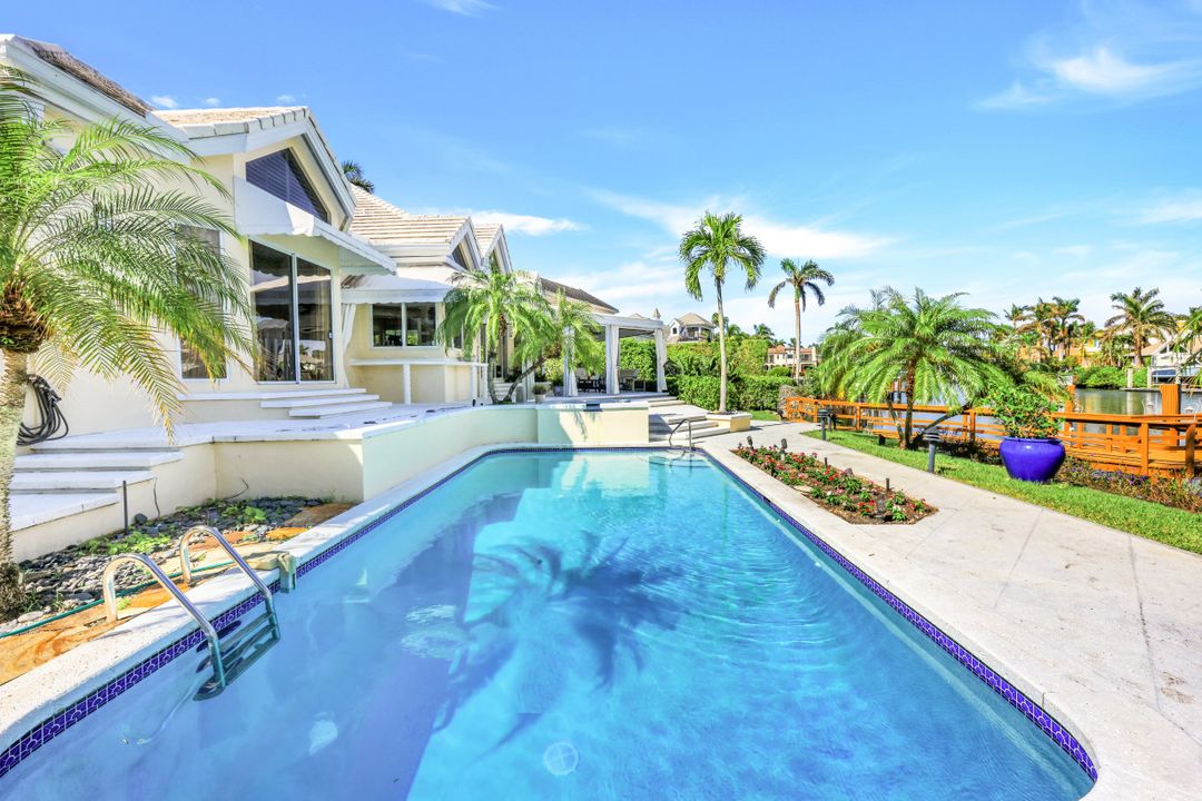 925 Spyglass Ln, Naples, FL 34102