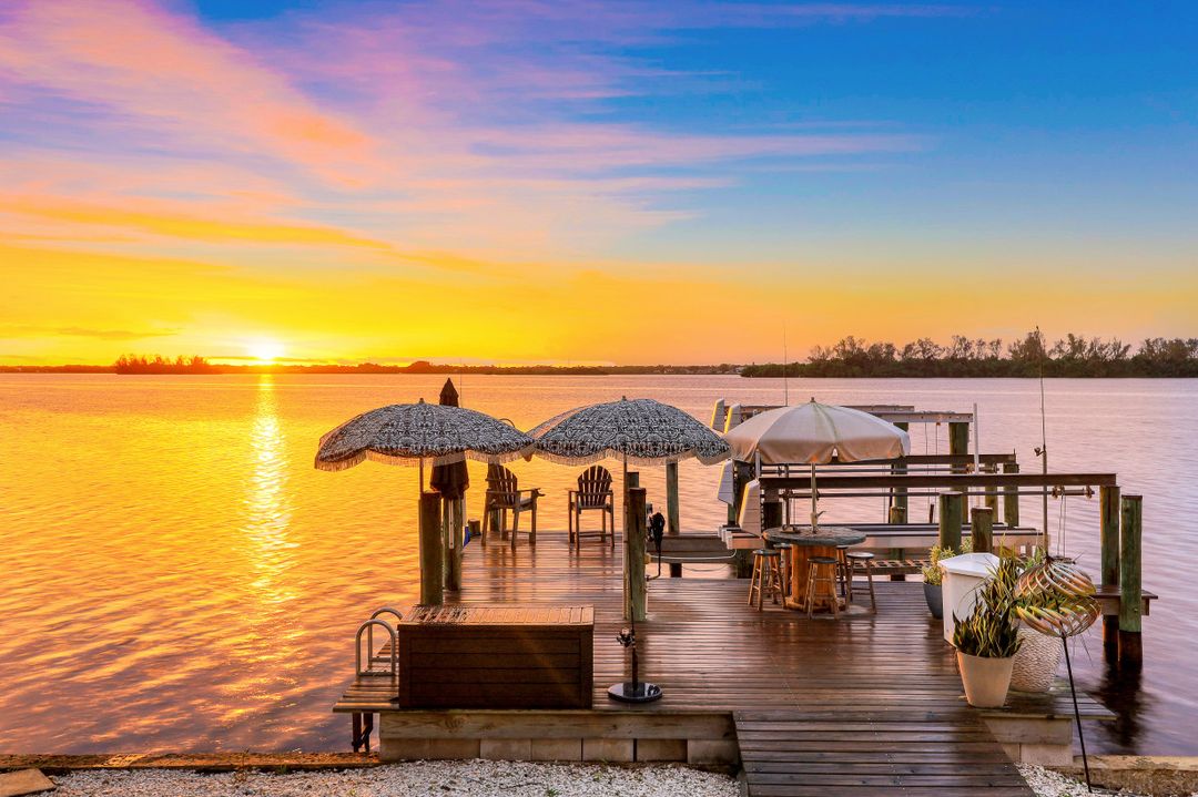 4559 E Riverside Dr, Fort Myers, FL 33905