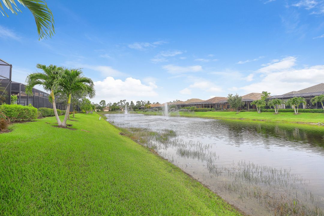 7450 Lantana Cir, Naples, FL 34119