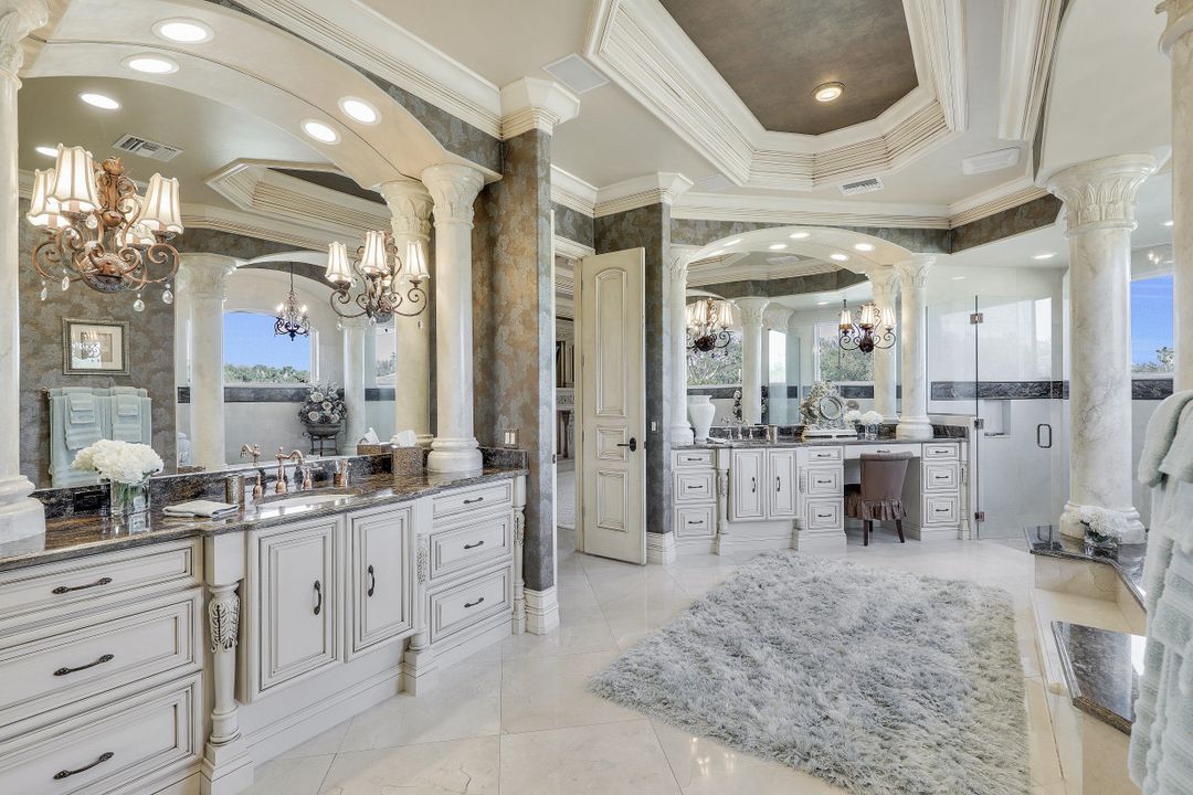 6411 Highcroft Dr, Naples, FL 34119