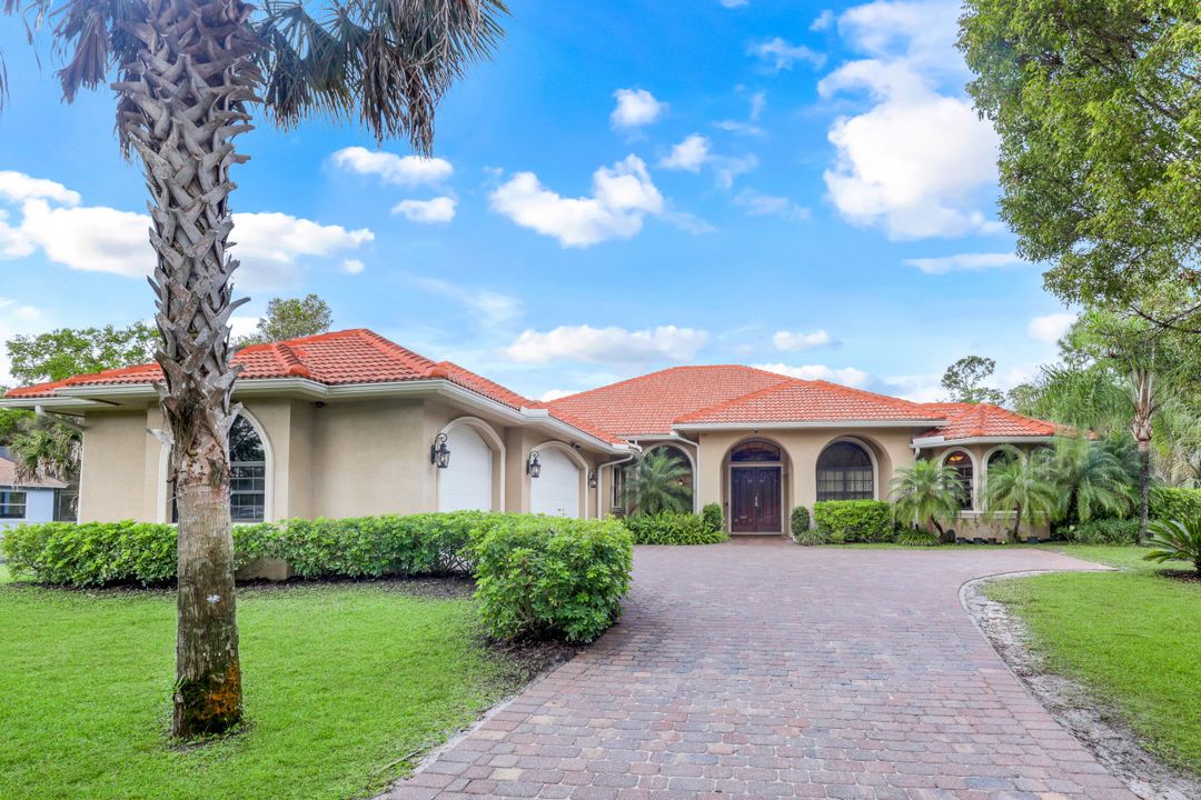 641 27th St SW, Naples, FL 34117