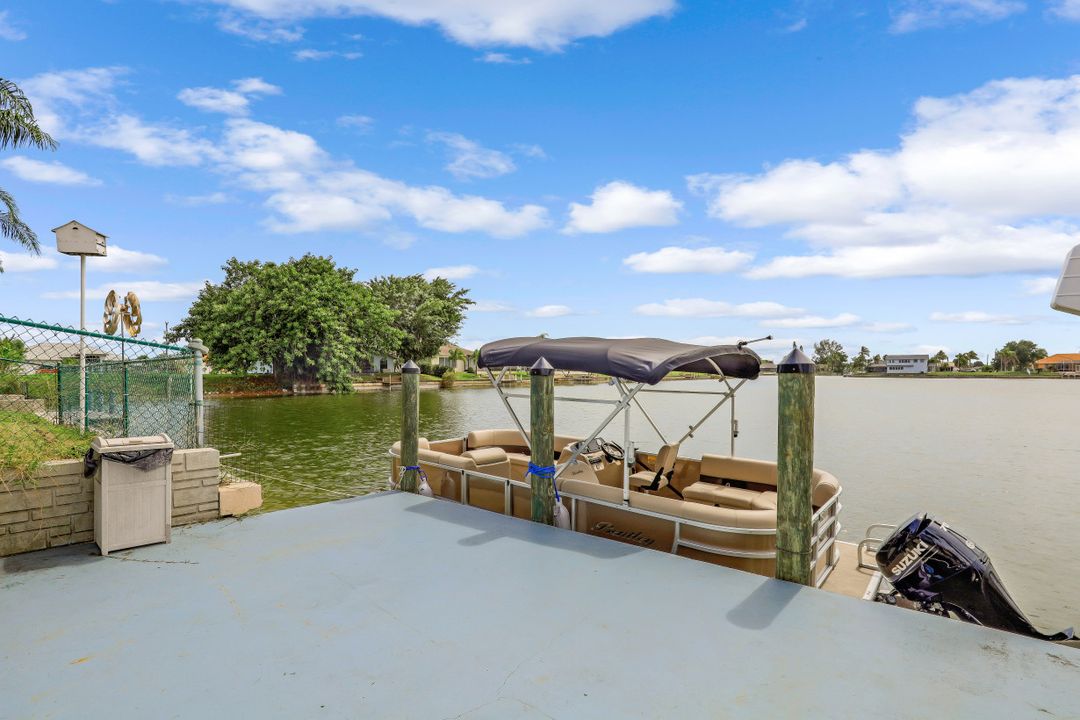 28 SE 12th Ave, Cape Coral, FL 33990