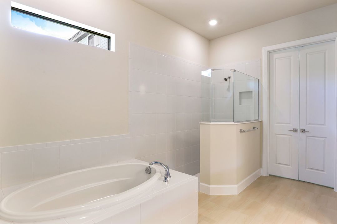 9547 Curlew Dr, Naples, FL 34120