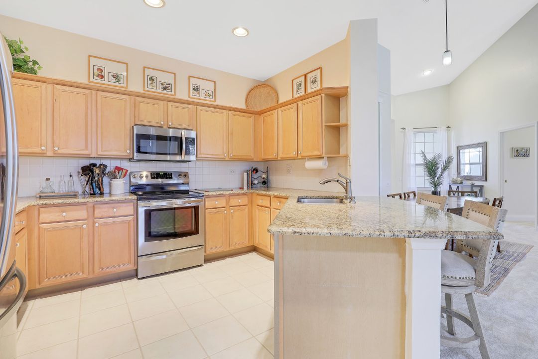 8255 Danbury Blvd #202, Naples, FL 34120