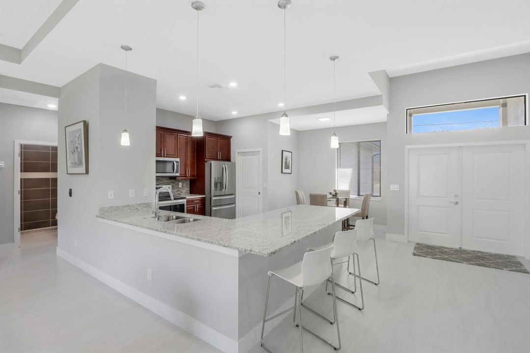 307 Gleason Pkwy, Cape Coral, FL 33914