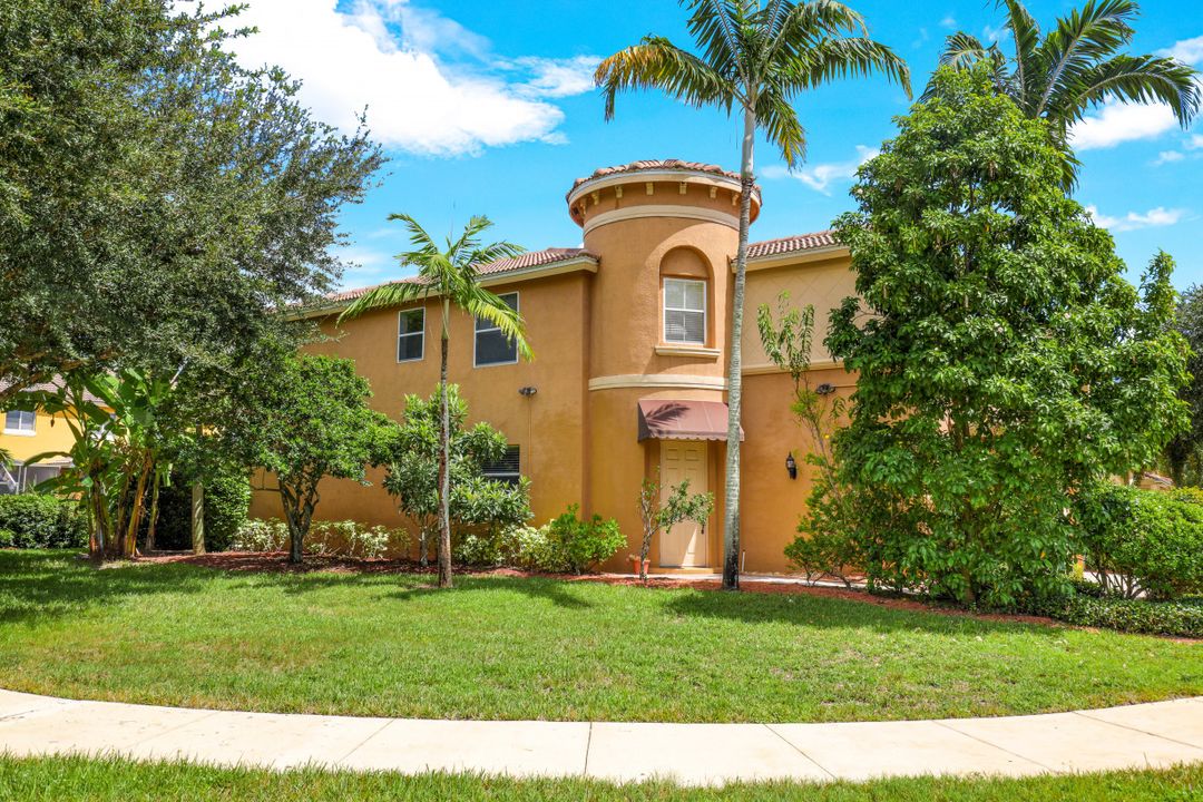 10100 N Golden Elm Dr, Estero, FL 33928