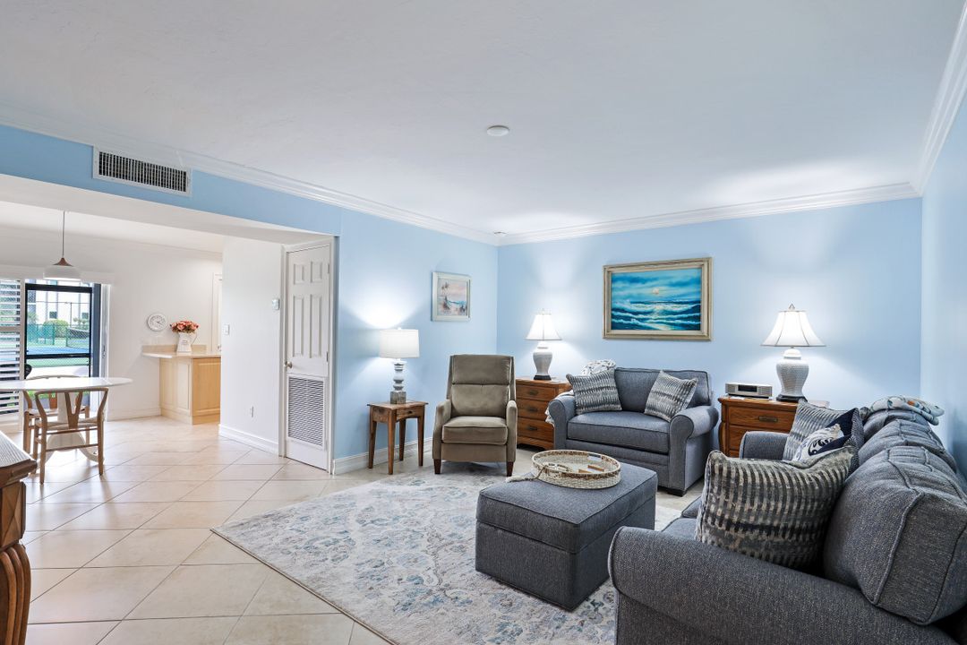 788 Park Shore Dr #H13, Naples, FL 34103