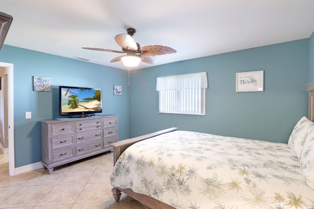 2208 Viscaya Pkwy, Cape Coral, FL 33990