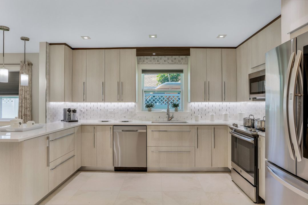 648 100th Ave N, Naples, FL 34108