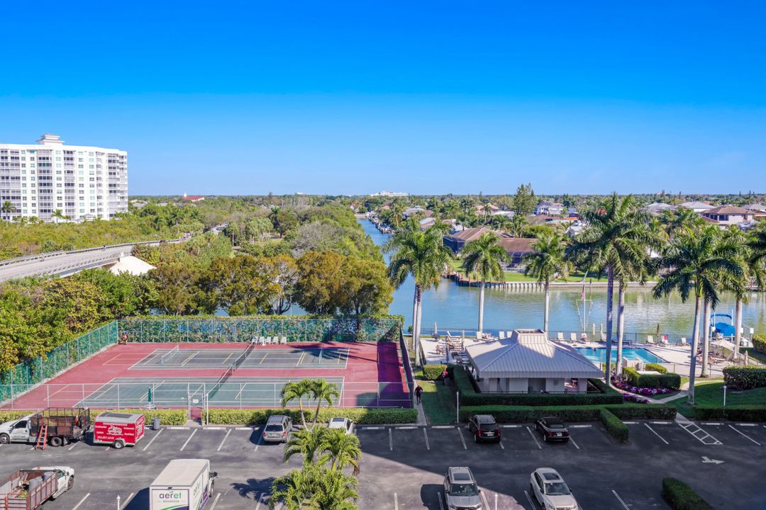 11118 Gulf Shore Dr #602, Naples, FL 34108