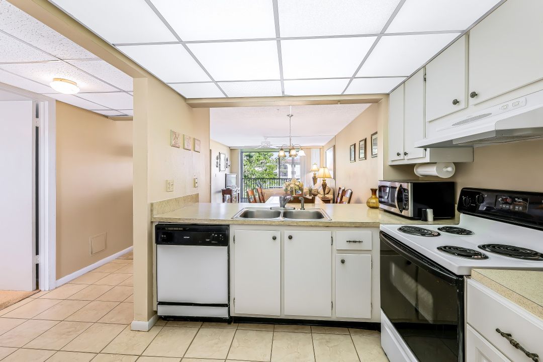 1087 Forest Lakes Dr #204, Naples, FL 34105