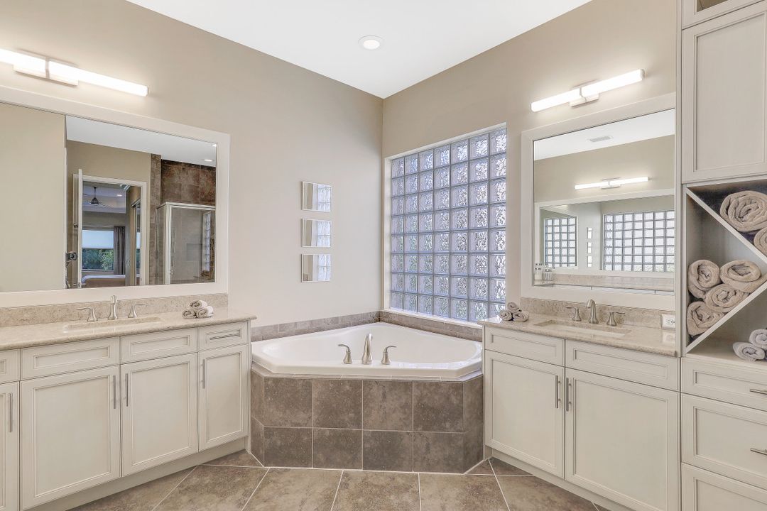 3367 Pacific Dr, Naples, FL 34119