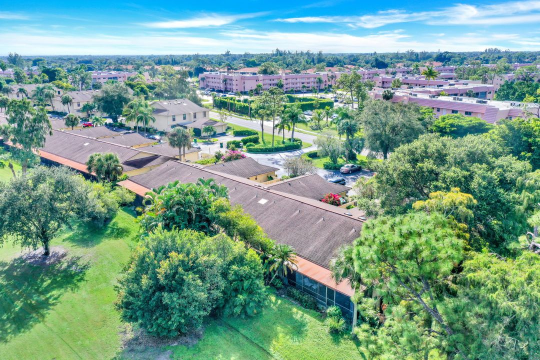 127 Forest Lakes Blvd, Naples, FL 34105