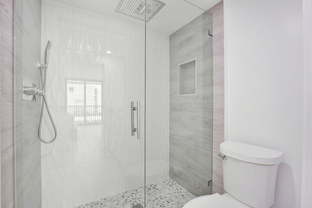 10482 Gulf Shore Dr #231, Naples, FL 34108