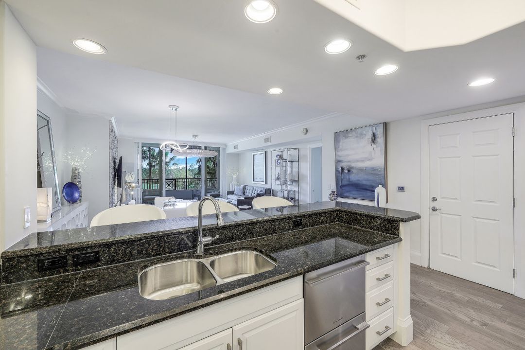 2748 Tiburon Blvd E #304, Naples, FL 34109