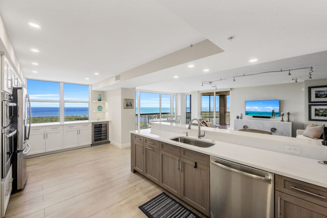 6585 Nicholas Blvd #1705, Naples, FL 34108