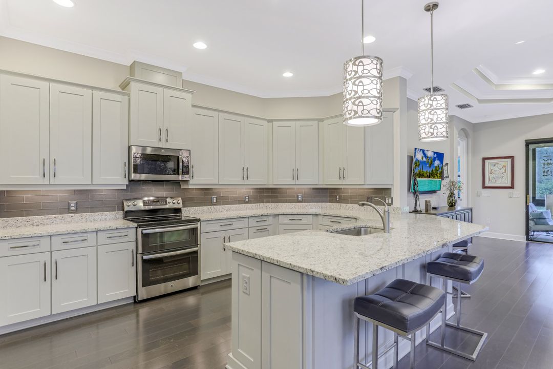 9167 Isla Bella Cir, Bonita Springs, FL 34135