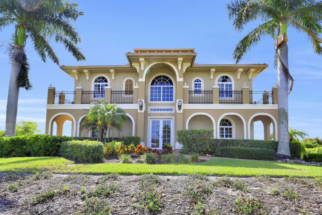 1827 Dogwood Dr, Marco Island, FL 34145
