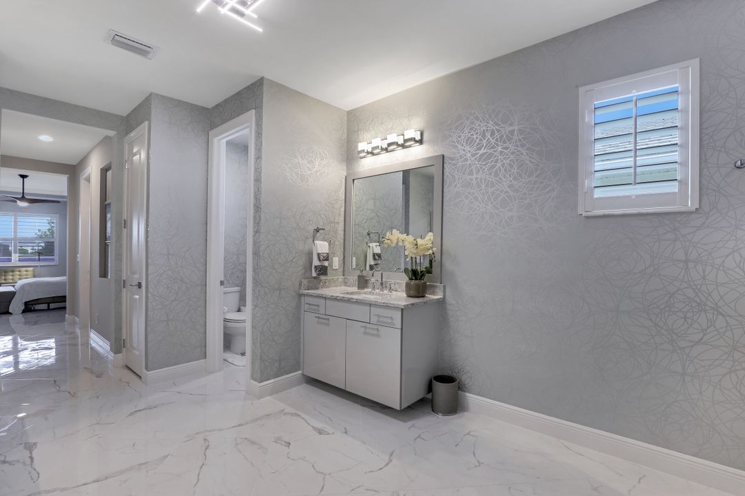 8961 Mustique Ln, Naples, FL 34114