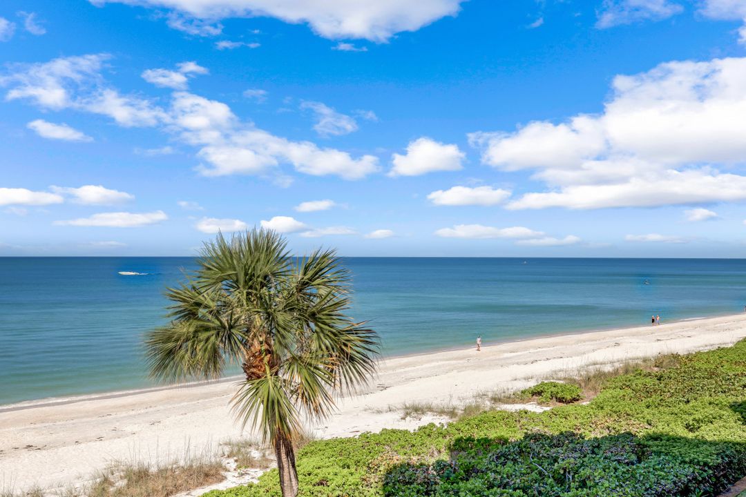 3215 Gulf Shore Blvd N #205, Naples, FL 34103