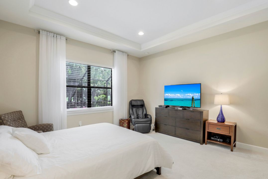 9374 Greyhawk Trl, Naples, FL 34120