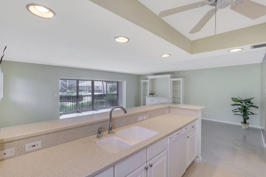 222 Harbour Dr #104, Naples, FL 34103