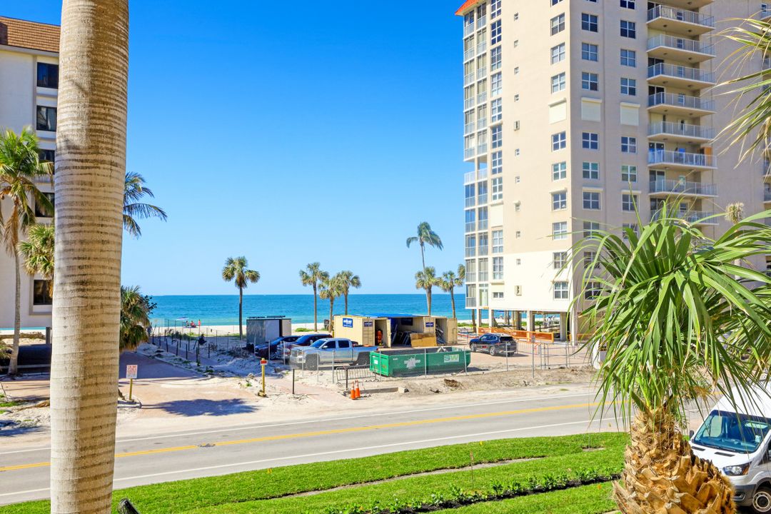 10620 Gulf Shore Dr  #203, Naples, FL 34108