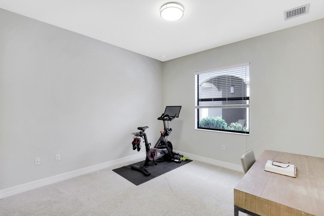 3054 Hudson Terrace, Naples, FL 34119