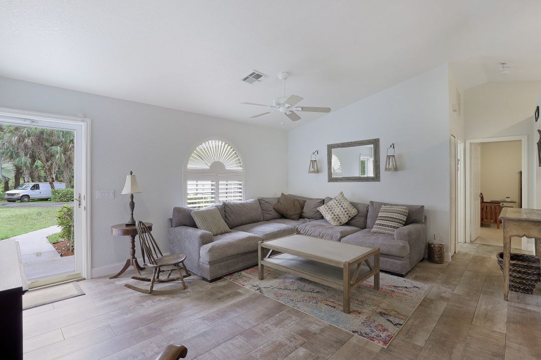 560 4th St NE, Naples, FL 34120