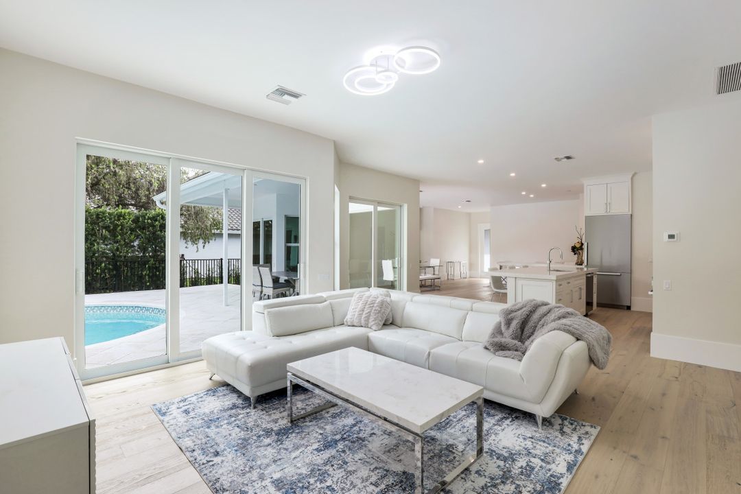 7525 Cordoba Cir, Naples, FL 34109