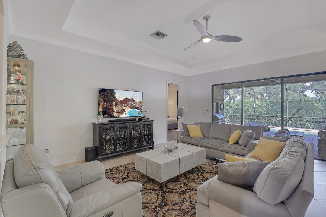 9336 Vercelli Ct, Naples, FL 34113