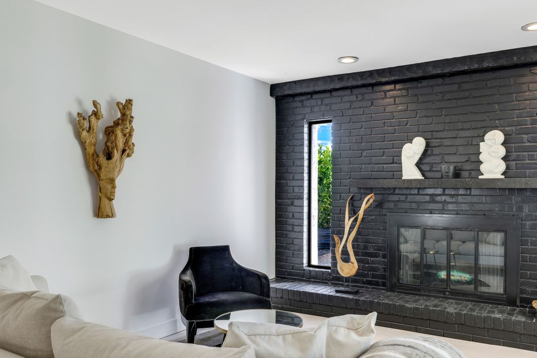 70 Thorncrest Ln, Naples, FL 34113