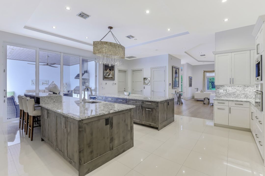 1824 Alamanda Dr, Naples, FL 34102