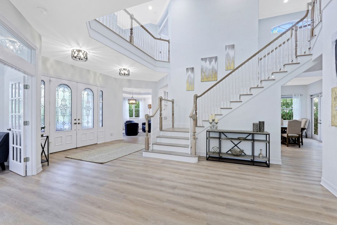 160 3rd St N, Naples, FL 34102