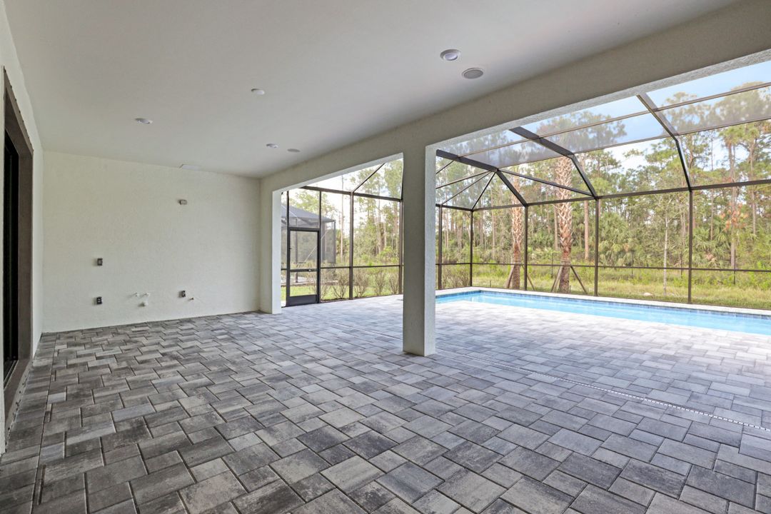 9547 Curlew Dr, Naples, FL 34120