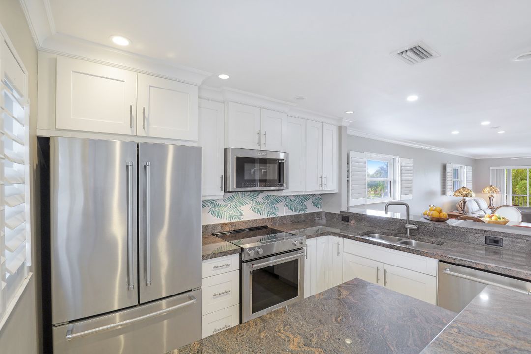 3150 Binnacle Dr #319, Naples, FL 34103